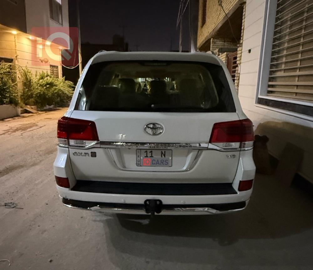 تۆیۆتا لاند کروزەر